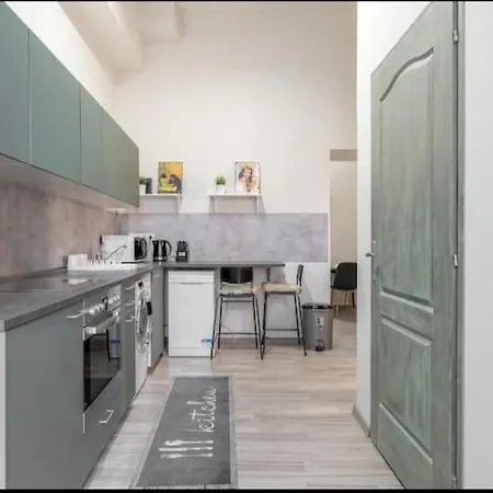 Apartment Superb Downtown Szimpla Kert With 3 Acs