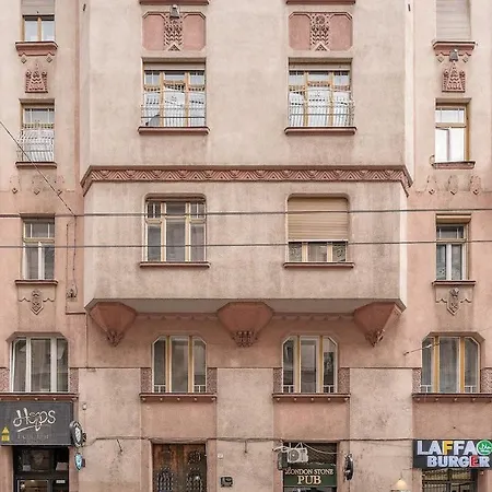 Superb Downtown Szimpla Kert With 3 Acs Apartment *
